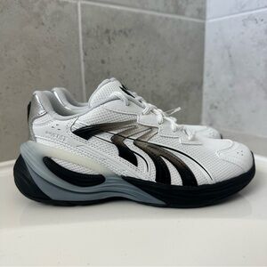 Puma White and Black Sneakers Size 3 Youth